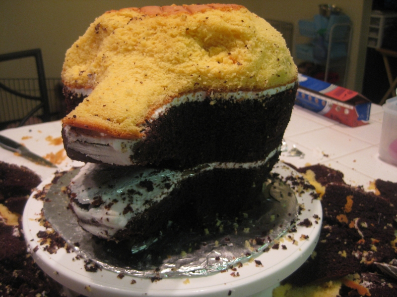 Illustration for article titled How to Build Your Own Angry Birds Cake